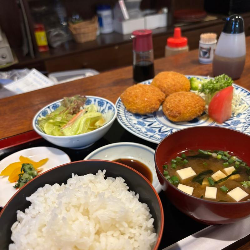 メンチカツ定食(おうちごはん丸ノ内 しん村 )