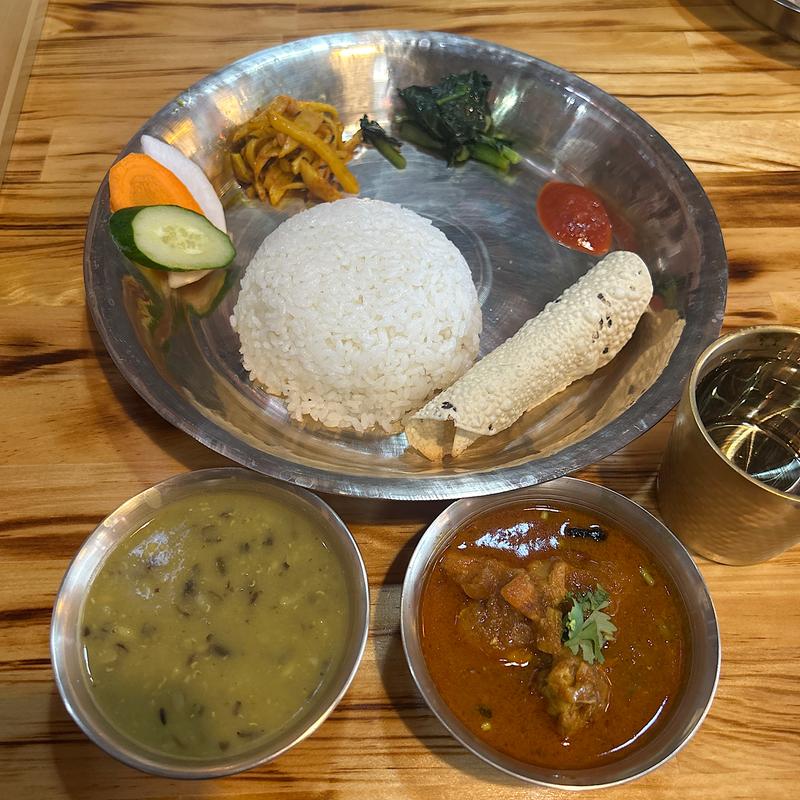 チキンカナセット(8PEAKS NEPALI RESTAURANT AND BAR)