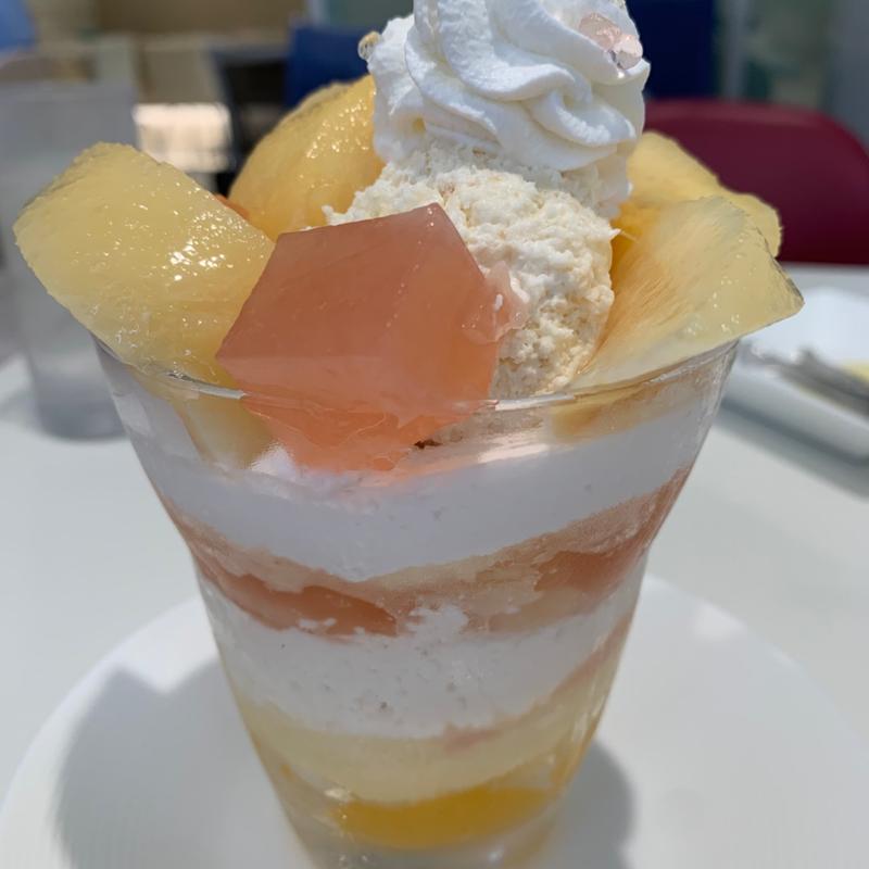 シーズナルトライフル桃(タカノフルーツパーラー 池袋東武店)