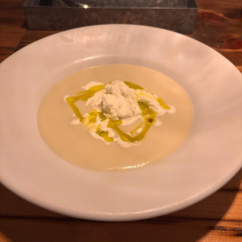 じゃが芋とストラチャテッラチーズの冷製スープ(ULTIMO)