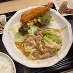 日替わり 豚肉とキャベツの辛味噌炒めとエビフライ