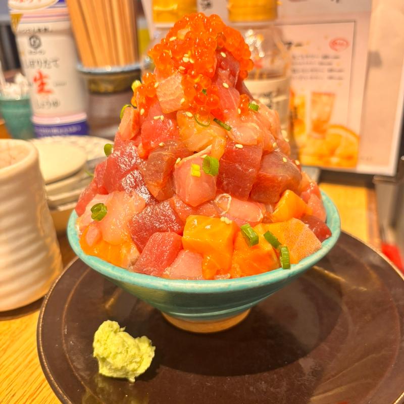 海鮮てっぺん丼 小丼(熱海銀座 おさかな食堂)