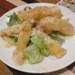 マルヤス酒場の名物 大エビマヨネーズ和え