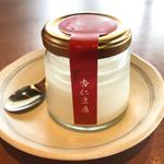 口溶け杏仁豆腐（季節のプリン）