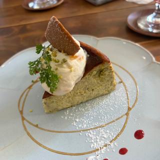 アプリコットクリームのピスタチオチーズケーキ