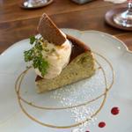 アプリコットクリームのピスタチオチーズケーキ