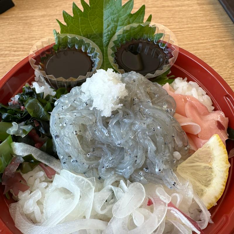 生しらす丼(おさかな共和国 えびす丸)