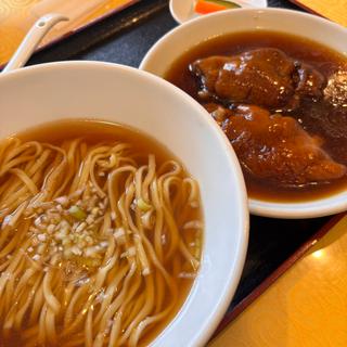 豚脚麺（とんそくそば）