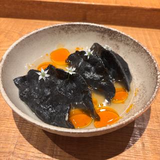 イカスミの水餃子(tsugumi)