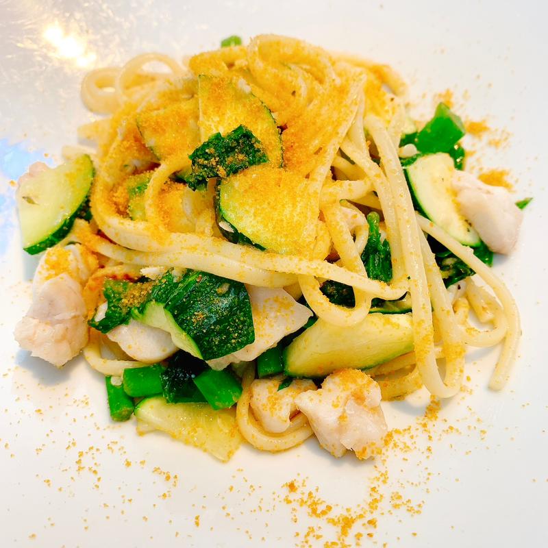 真鯛とサルディーニャ産カラスミ　夏野菜のリングイネ(トラットリア アー・アッラ・ゼータ （trarroria A alla Z）)