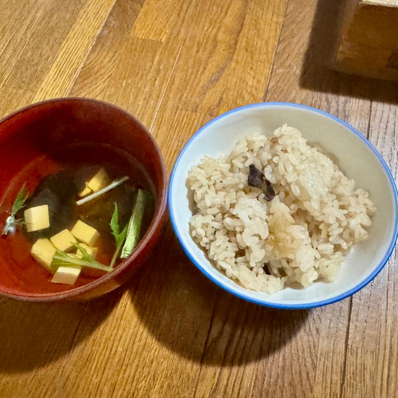 炊き込みご飯＋味噌汁(ゑびすや （えびすや）)