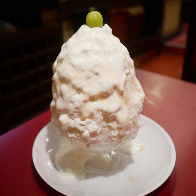 白桃とシャインマスカット(不思議なかき氷 茅野駅前店)