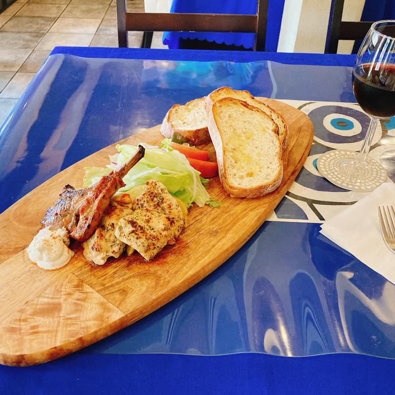 ラムチョップ&大仙鷄ムネ肉の香草焼き、ガーリックブレッド(シュポール （SHUPOUL）)