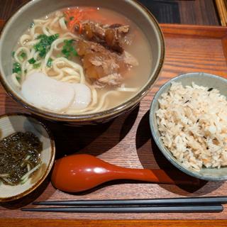 ソーキそばとじゅーしぃ定食(ちゅら屋 相鉄ジョイナス店)