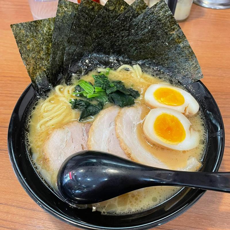 スペシャルラーメン(横浜家系ラーメン なぶら家)