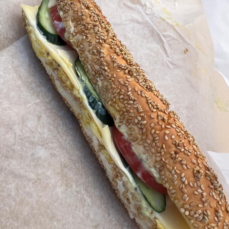 オランダ産ゴーダチーズのサンドイッチ(マスタードソース)(オランダパビリオン カフェ)