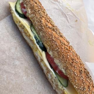 オランダ産ゴーダチーズのサンドイッチ(マスタードソース)(オランダパビリオン カフェ)