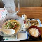 豚しゃぶ冷やしちゃんぽん　ぎょうざ3個とごはん