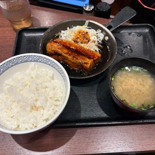 厚切り角煮定食