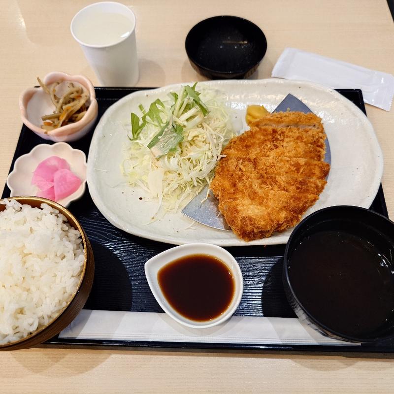 厚切りとんかつ定食ご飯大盛り(ちた食堂 大府店)