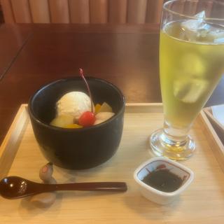 クリームあんみつ
