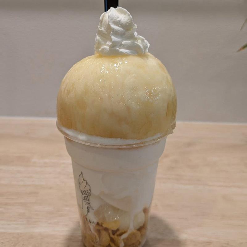 桃ソフトクリーム(アイスるんです 板宿本店)