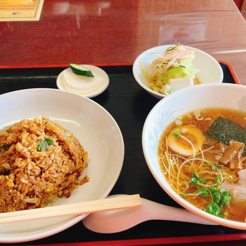 黒炒飯　半ラーメン(中華飯店ジャン )