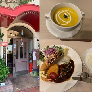 Aランチ(ハンバーグ、大海老フライ、カニクリームコロッケ)