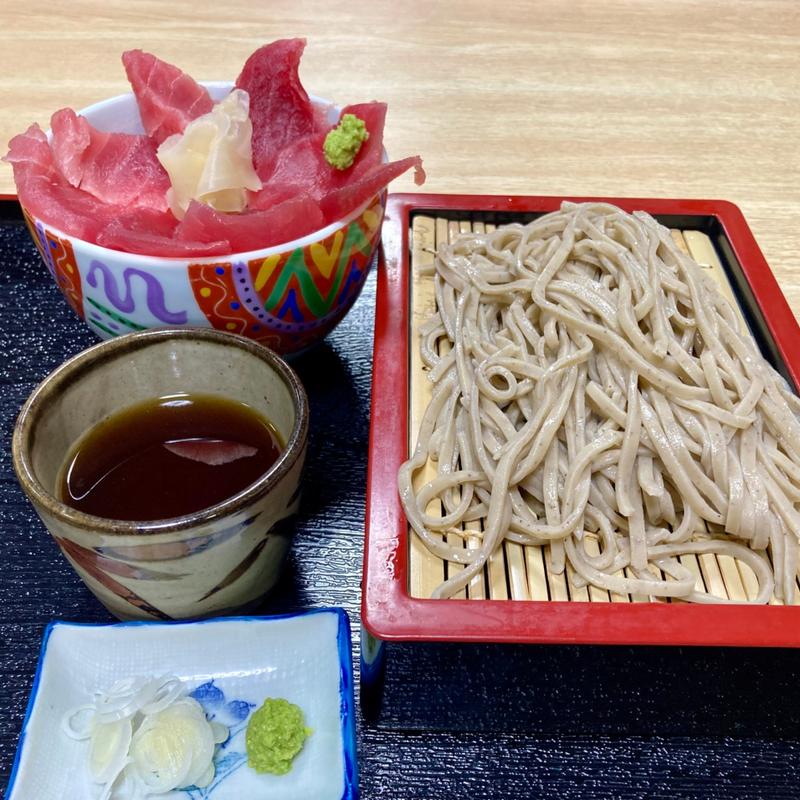 まぐろ丼 そば（冷）(菊乃屋 )