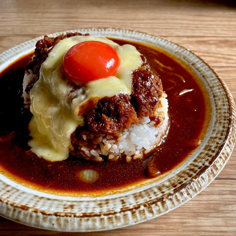ぶっかけカツカレー(卵黄・チーズ)(カレーだしっ!)