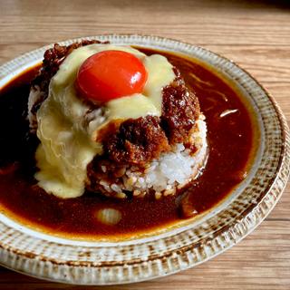 ぶっかけカツカレー(卵黄・チーズ)(カレーだしっ!)