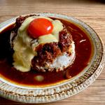 ぶっかけカツカレー(卵黄・チーズ)