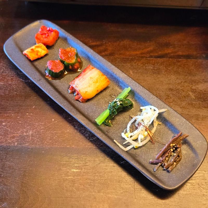 キムチとナムルの盛り合わせ(先斗町焼肉きらく)