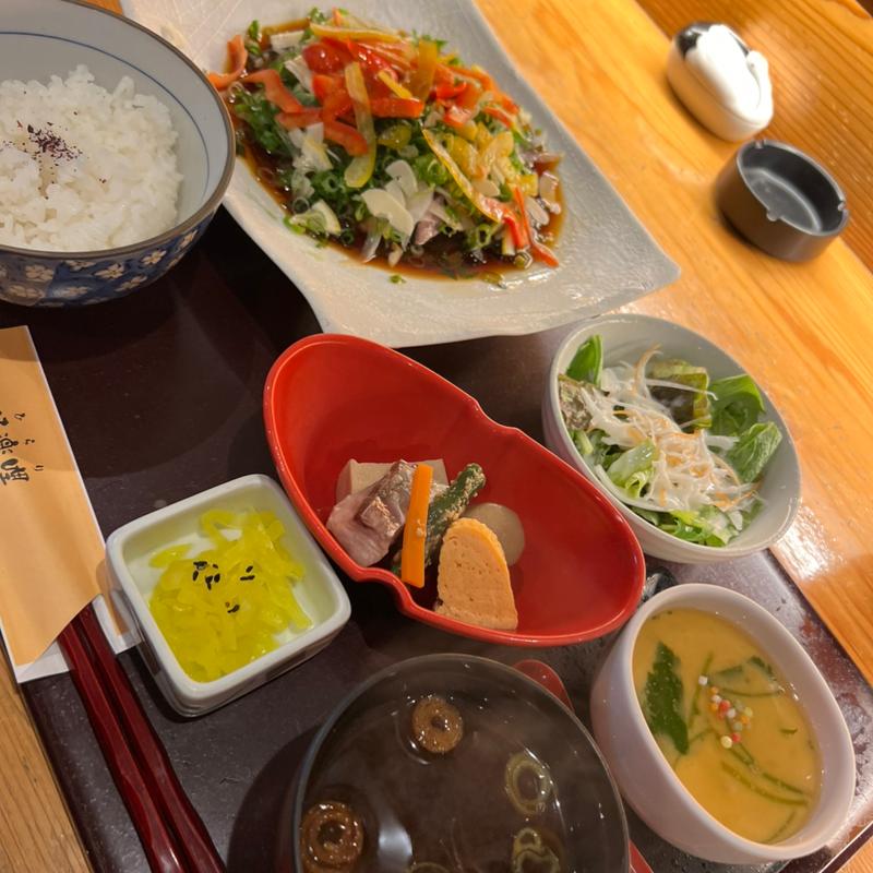 日楽哩名物カツオたたき御膳(みき日楽哩)