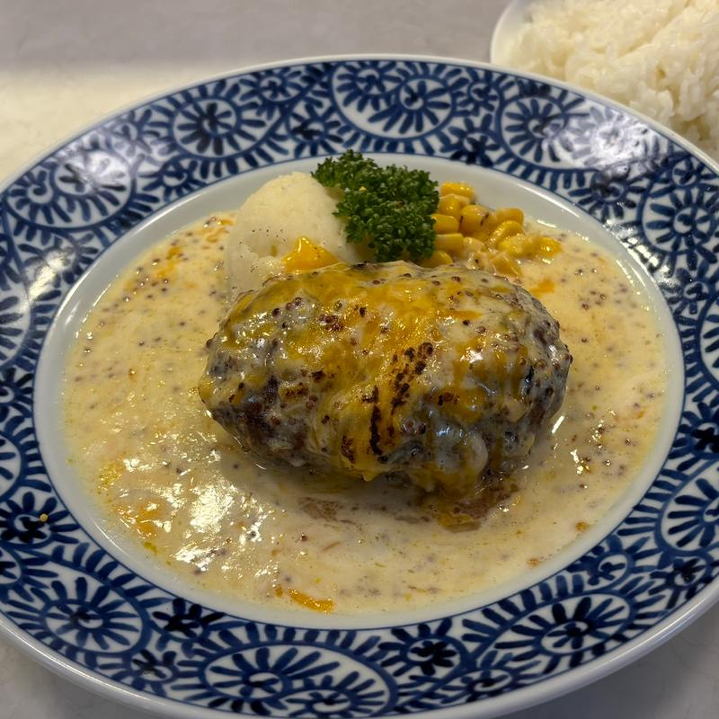 チーズクリームマスタードハンバーグ定食(洋食喫茶 小山)