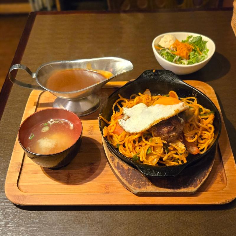 ナポリタンwithデミ玉ハンバーグ
(サラダ･みそ汁付き)(グリルデミ)