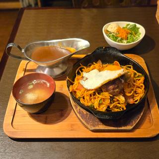 ナポリタンwithデミ玉ハンバーグ
(サラダ･みそ汁付き)