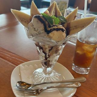 チョコとバナナのミルフィーユパフェ(TO THE HERBS アクアシティお台場店)