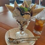 チョコとバナナのミルフィーユパフェ