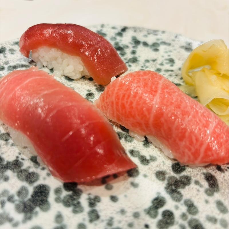 まぐろ三貫(立喰寿司 佐渡弁慶)