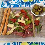 Insalata di Avocado-Pomodori-Carciofi-Rucola-Olive Nere