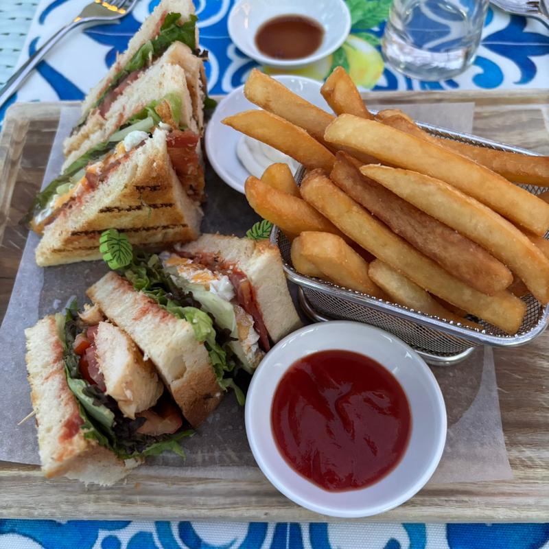 The Classic Chicken Club Sandwich(Azure)