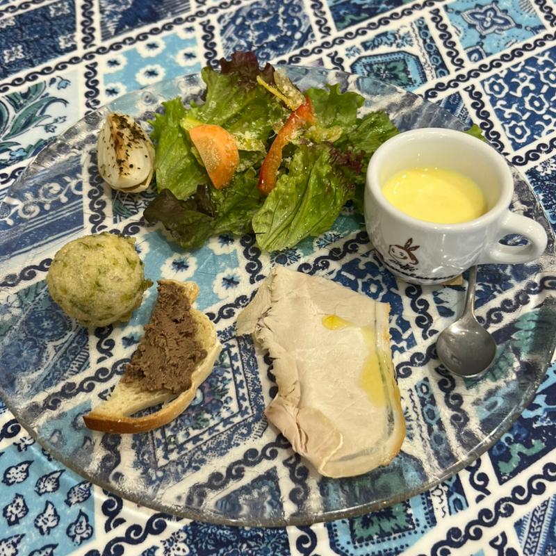 ANTIPASTO MISTO 本日の前菜とフレッシュサラダのブレート(ピッツェリア ダ シュモーネ)