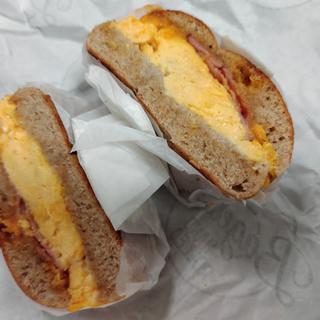 ベーコンエッグチーズ(ニューニューヨーククラブ)