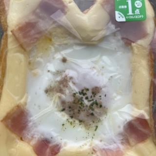 ベーコンエッグトースト