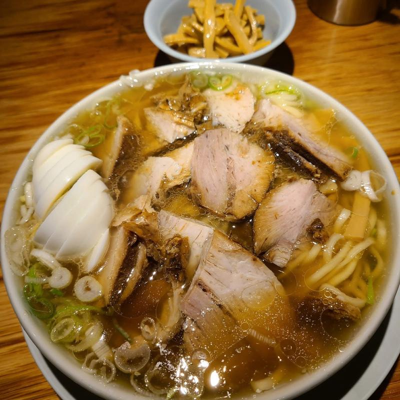 チャーシュー麺 大 茹で卵スライス メンマ(えっちゃんラーメン。田町店)