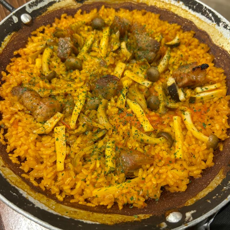 鶏肉とキノコのパエリア(クラフトビールタップ ヨドバシカメラ梅田店/CRAFTBEERTAP YODOBASHICAMERA UMEDA)