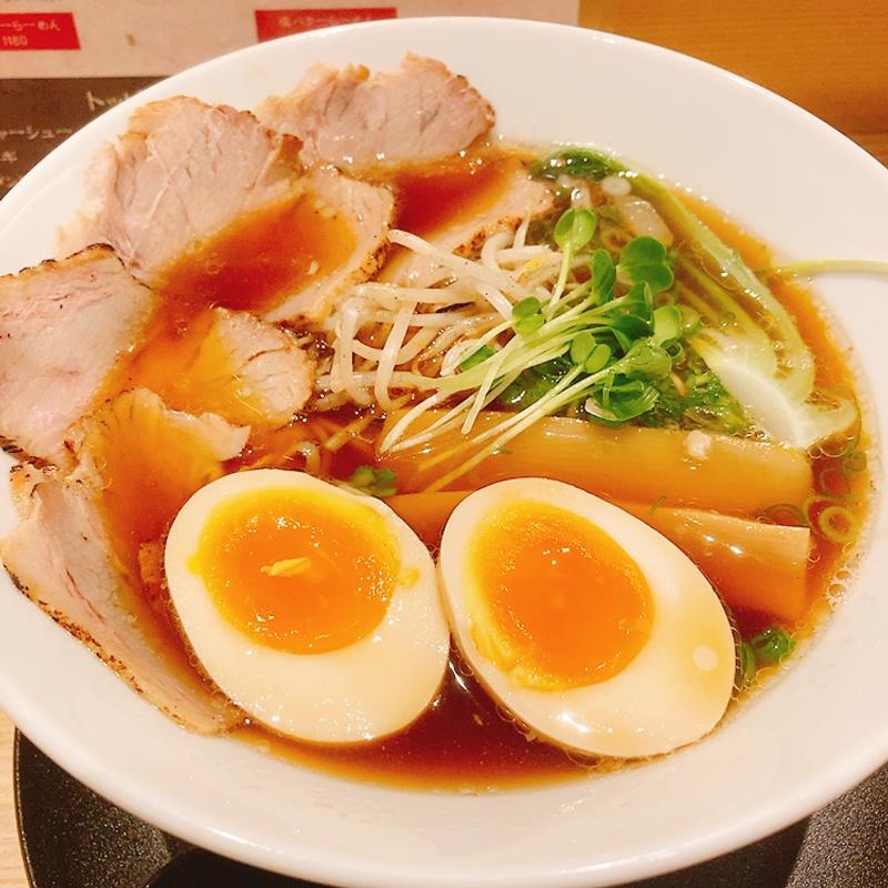 コクの中華そば醤油（煮玉子トッピング）(皆様ら〜めん食堂 満月)