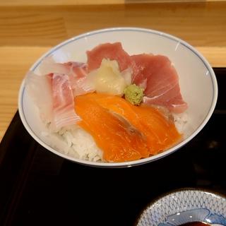 朝の海鮮丼