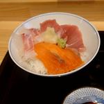 朝の海鮮丼